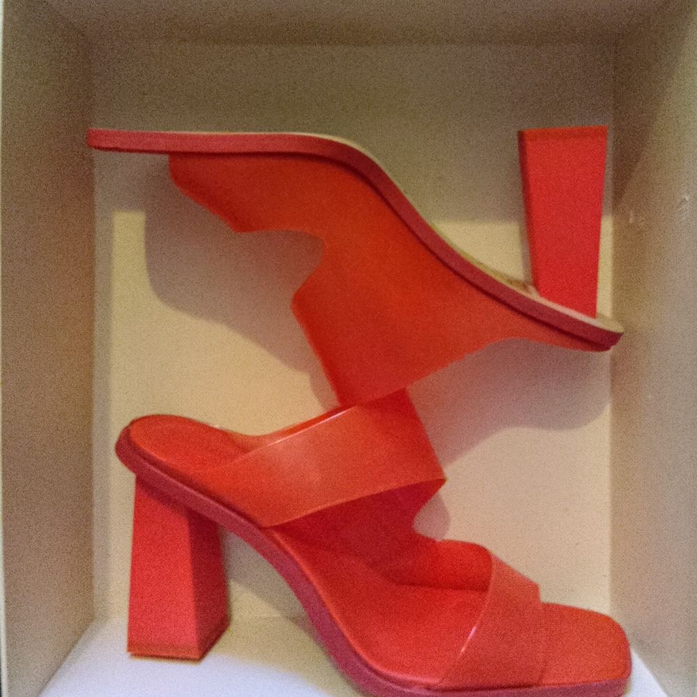 Vince Camuto Women's CARINE Heels/ CORAL RED VINYL SIZE 8.5